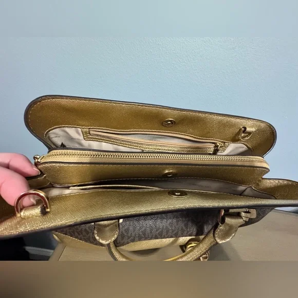 Michael Kors Large Savannah Satchel - Picture 8 of 14